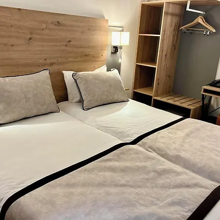 Hotel Derby Eiffel 4*