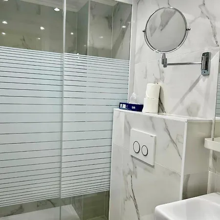 德尔比埃菲尔酒店