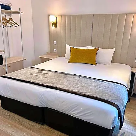 Derby Eiffel 4* Paris