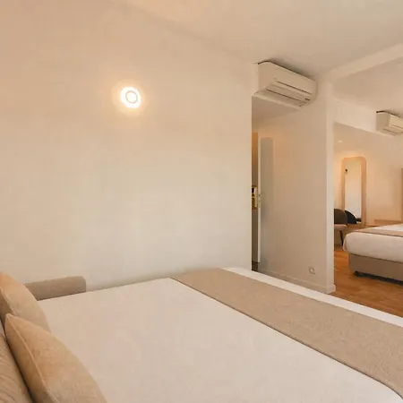Derby Eiffel Hotell 4*