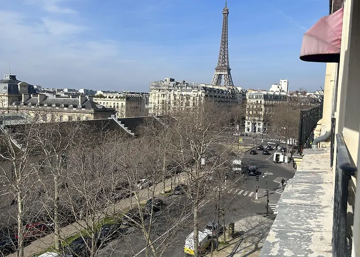 Derby Eiffel 4* Paryż